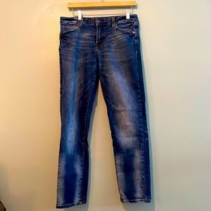 Aeropostale skinny straight jeans. Slightly distressed. 31/30